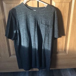 Old Navy grey tshirt